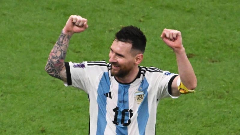 Messi-Đứng-đầu-top-10-tiền-đạo-hay-nhất-thế-giới